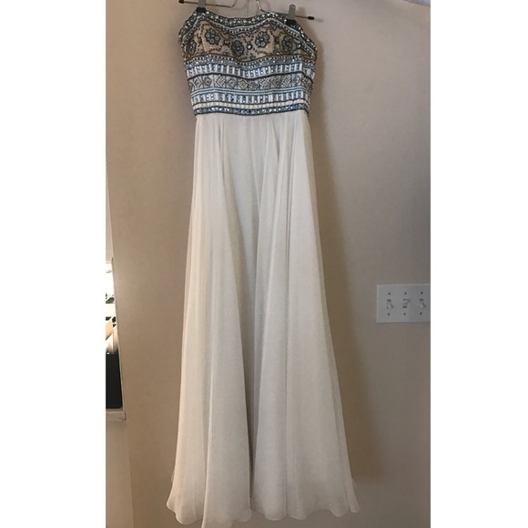 Sherri Hill Prom Dress - Picture 3 of 4